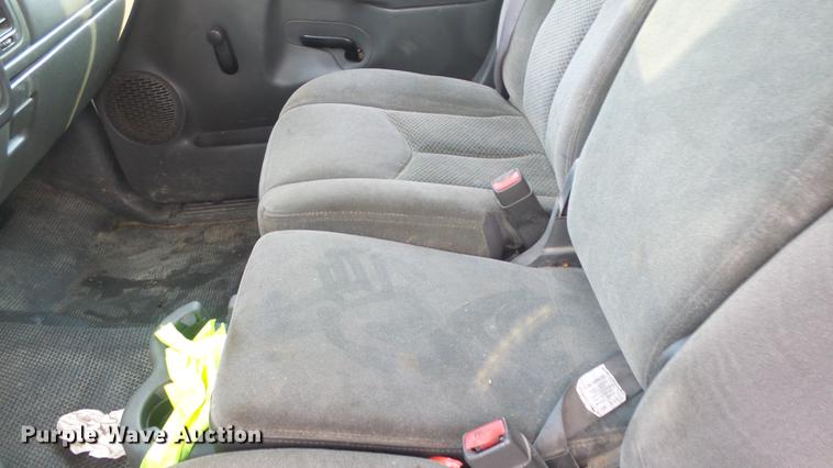 image for item DE7210 2006 Chevrolet Silverado 2500HD Ext. Cab pickup truck