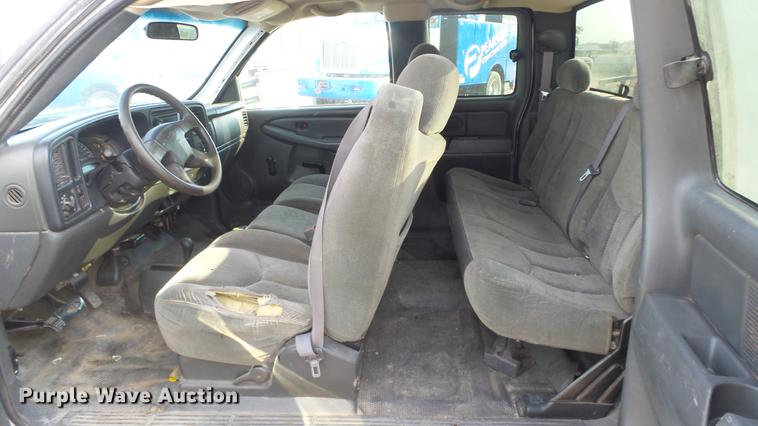 image for item DE7210 2006 Chevrolet Silverado 2500HD Ext. Cab pickup truck