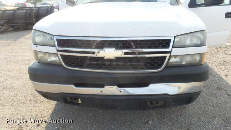 image for item DE7210 2006 Chevrolet Silverado 2500HD Ext. Cab pickup truck
