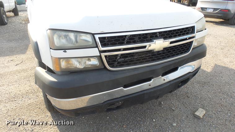 image for item DE7210 2006 Chevrolet Silverado 2500HD Ext. Cab pickup truck