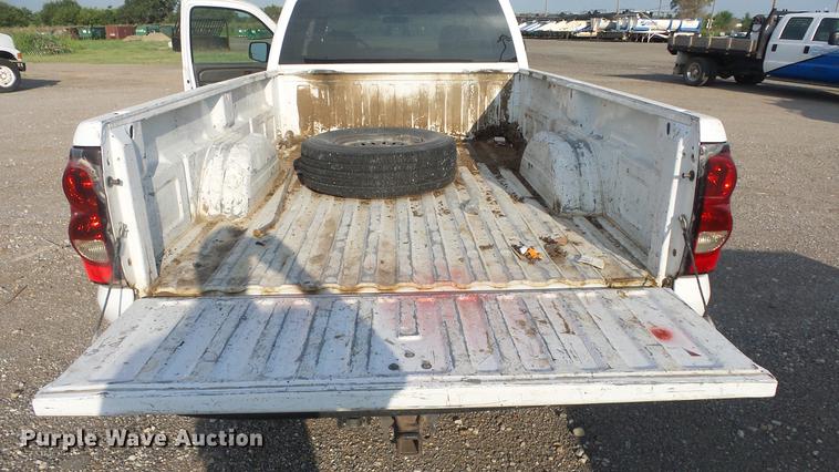 image for item DE7210 2006 Chevrolet Silverado 2500HD Ext. Cab pickup truck