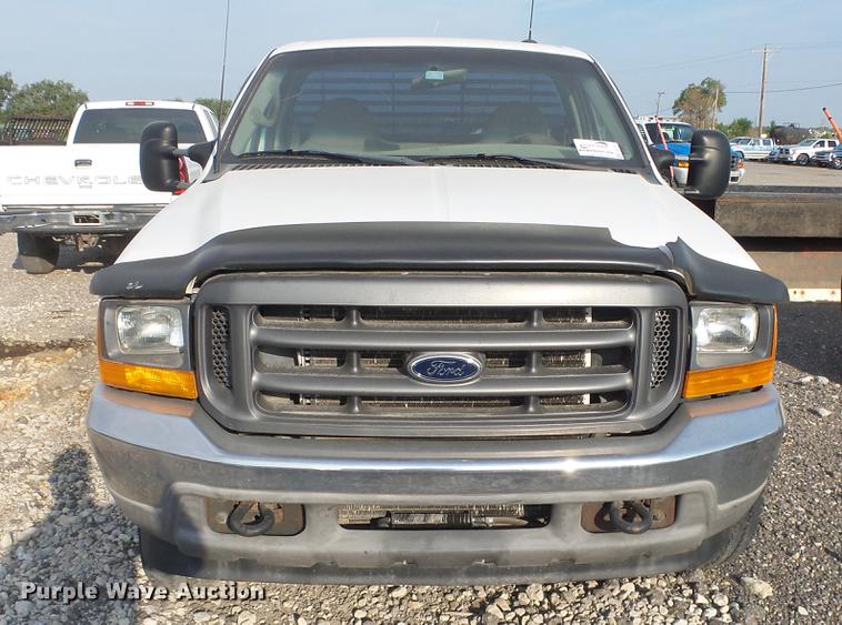 image for item DE7211 2001 Ford F250 Super Duty pickup truck