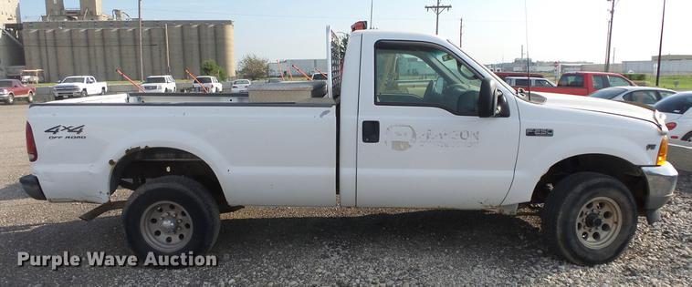 image for item DE7211 2001 Ford F250 Super Duty pickup truck