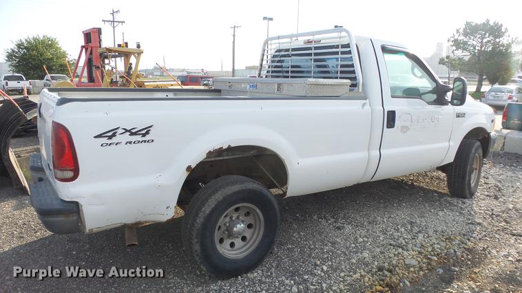 image for item DE7211 2001 Ford F250 Super Duty pickup truck