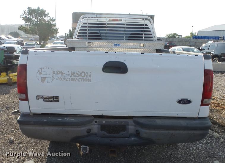 image for item DE7211 2001 Ford F250 Super Duty pickup truck
