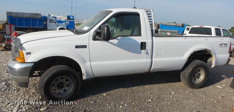 image for item DE7211 2001 Ford F250 Super Duty pickup truck
