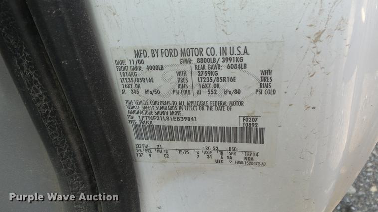 image for item DE7211 2001 Ford F250 Super Duty pickup truck