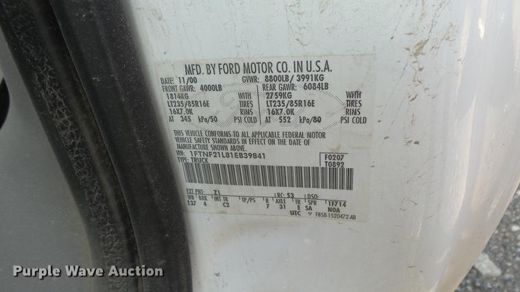 image for item DE7211 2001 Ford F250 Super Duty pickup truck