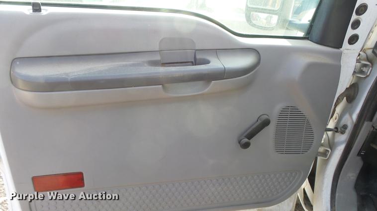 image for item DE7211 2001 Ford F250 Super Duty pickup truck