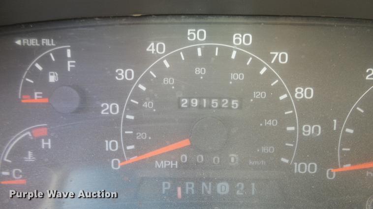 image for item DE7211 2001 Ford F250 Super Duty pickup truck