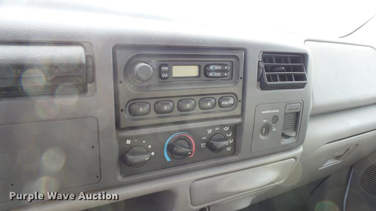 image for item DE7211 2001 Ford F250 Super Duty pickup truck