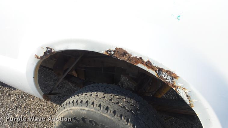 image for item DE7211 2001 Ford F250 Super Duty pickup truck