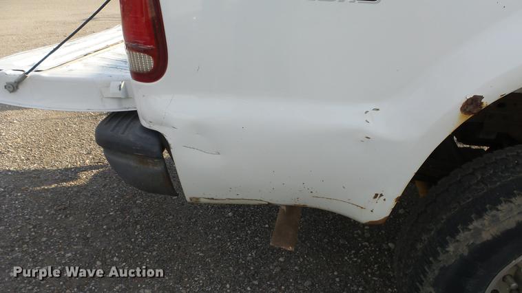 image for item DE7211 2001 Ford F250 Super Duty pickup truck