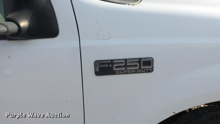 image for item DE7211 2001 Ford F250 Super Duty pickup truck