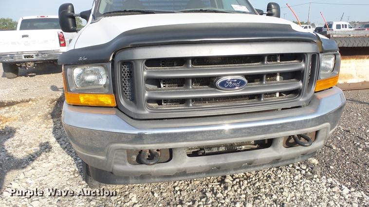 image for item DE7211 2001 Ford F250 Super Duty pickup truck