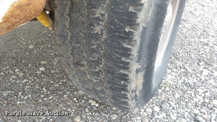 image for item DE7211 2001 Ford F250 Super Duty pickup truck