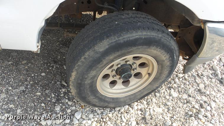 image for item DE7211 2001 Ford F250 Super Duty pickup truck