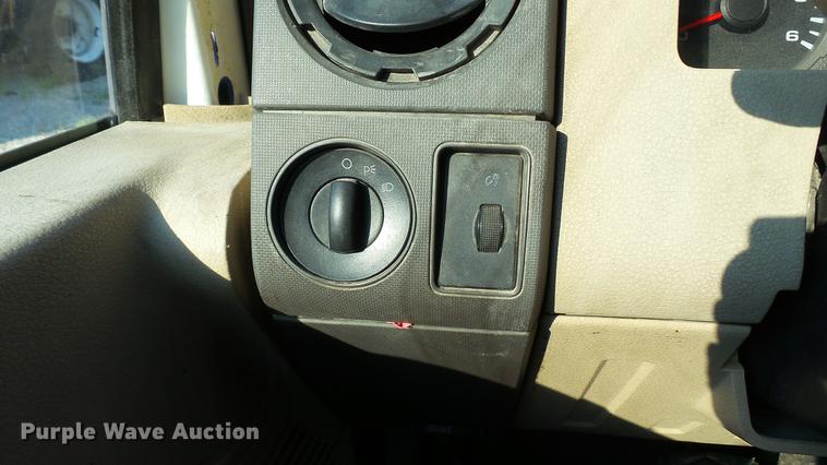 image for item DM9905 2008 Ford F250  Super Duty XL SuperCab pickup truck