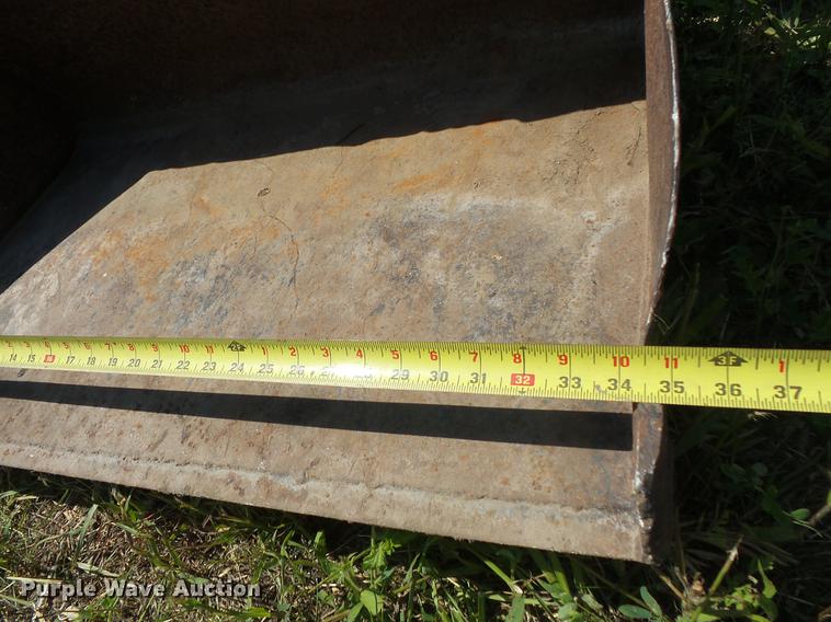 image for item DV9442 John Deere 60 skid steer