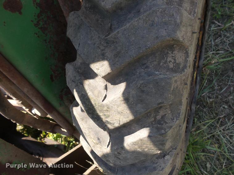 image for item DV9442 John Deere 60 skid steer