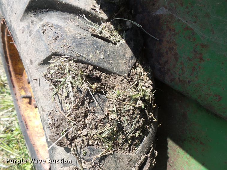 image for item DV9442 John Deere 60 skid steer