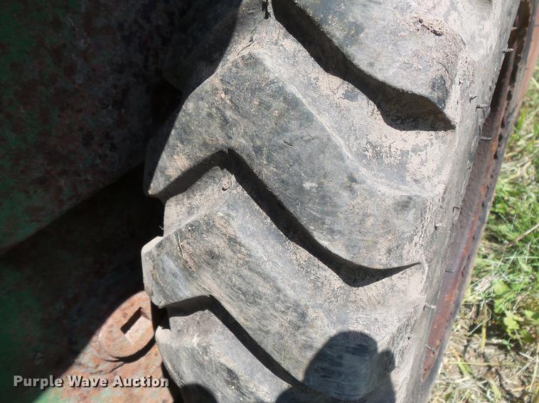 image for item DV9442 John Deere 60 skid steer