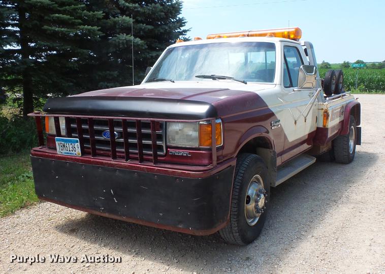 image for item DV9446 1991 Ford F450 tow truck