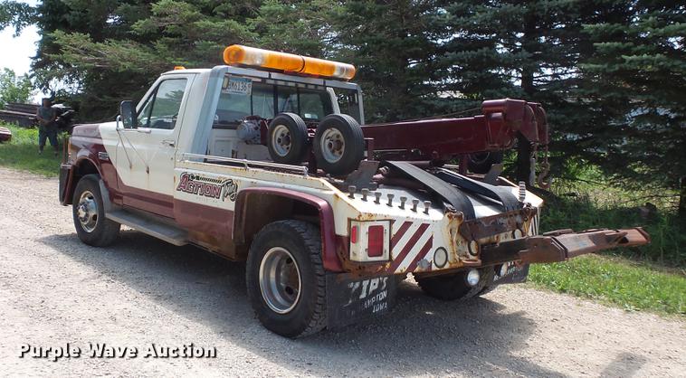 image for item DV9446 1991 Ford F450 tow truck