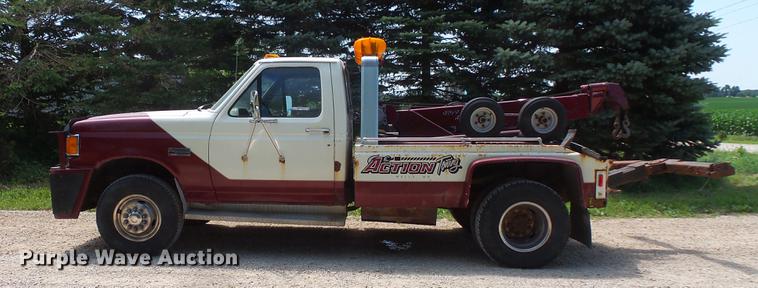 image for item DV9446 1991 Ford F450 tow truck