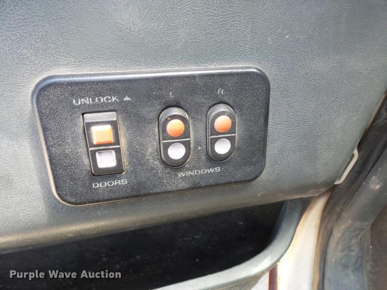 image for item DV9446 1991 Ford F450 tow truck