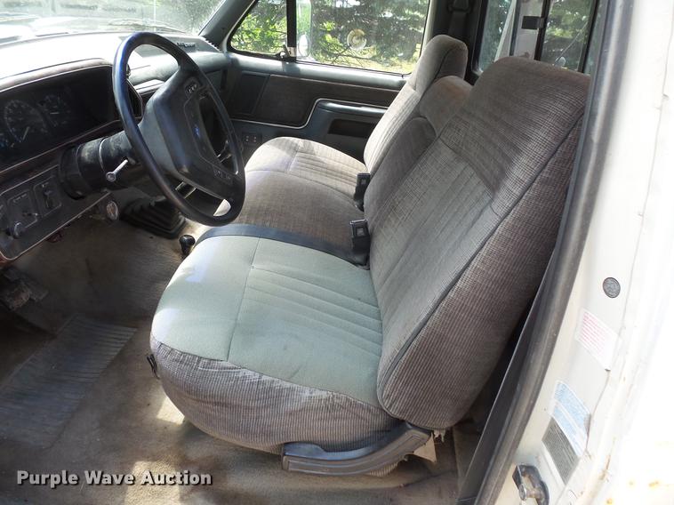 image for item DV9446 1991 Ford F450 tow truck