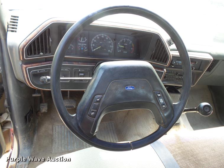 image for item DV9446 1991 Ford F450 tow truck