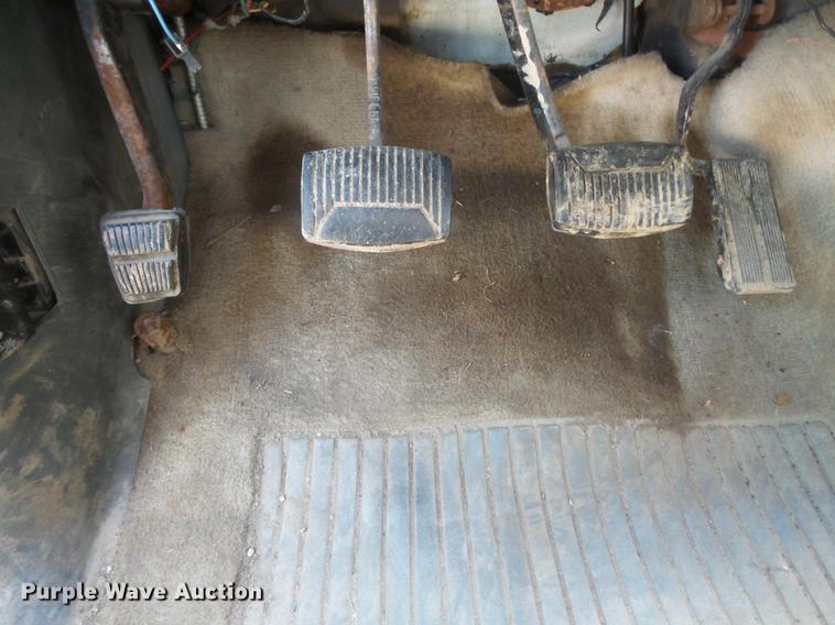 image for item DV9446 1991 Ford F450 tow truck