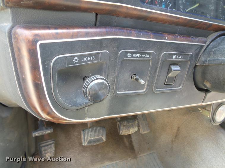 image for item DV9446 1991 Ford F450 tow truck