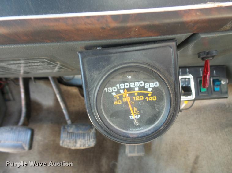 image for item DV9446 1991 Ford F450 tow truck