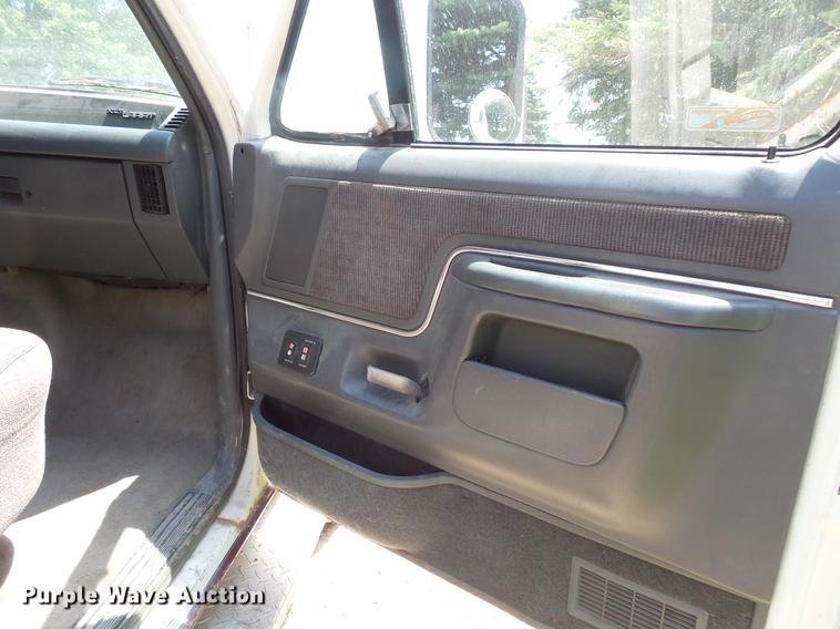 image for item DV9446 1991 Ford F450 tow truck