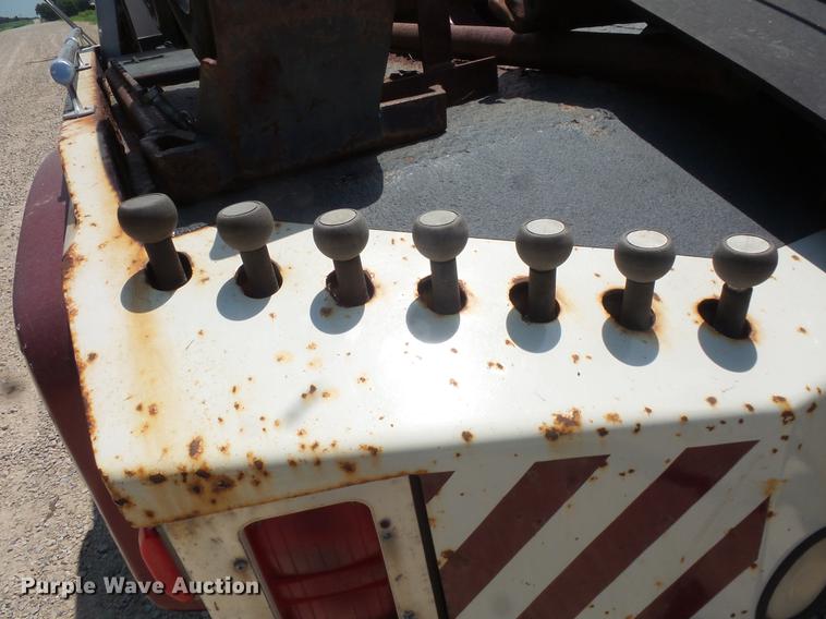 image for item DV9446 1991 Ford F450 tow truck