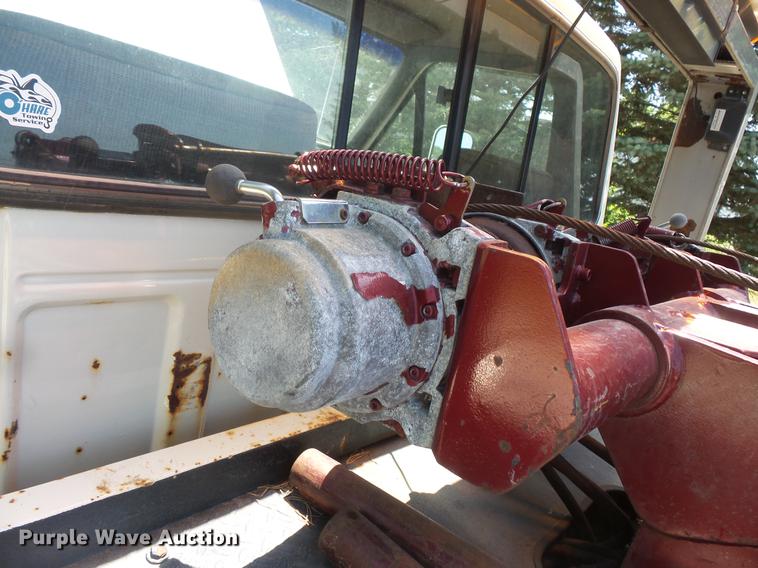 image for item DV9446 1991 Ford F450 tow truck