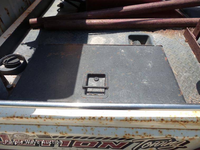 image for item DV9446 1991 Ford F450 tow truck