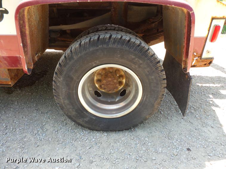 image for item DV9446 1991 Ford F450 tow truck