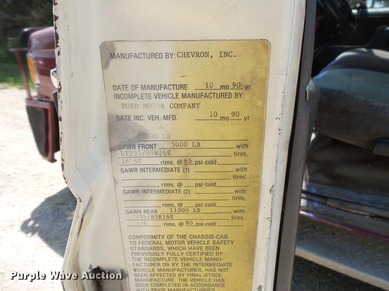 image for item DV9446 1991 Ford F450 tow truck