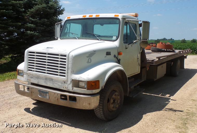 image for item DV9447 2000 International 4700 rollback truck