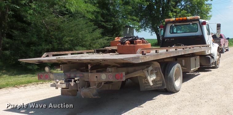 image for item DV9447 2000 International 4700 rollback truck