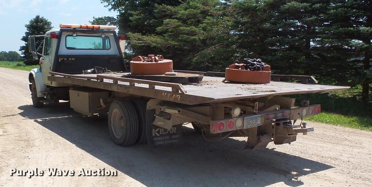 image for item DV9447 2000 International 4700 rollback truck