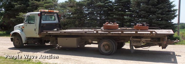 image for item DV9447 2000 International 4700 rollback truck