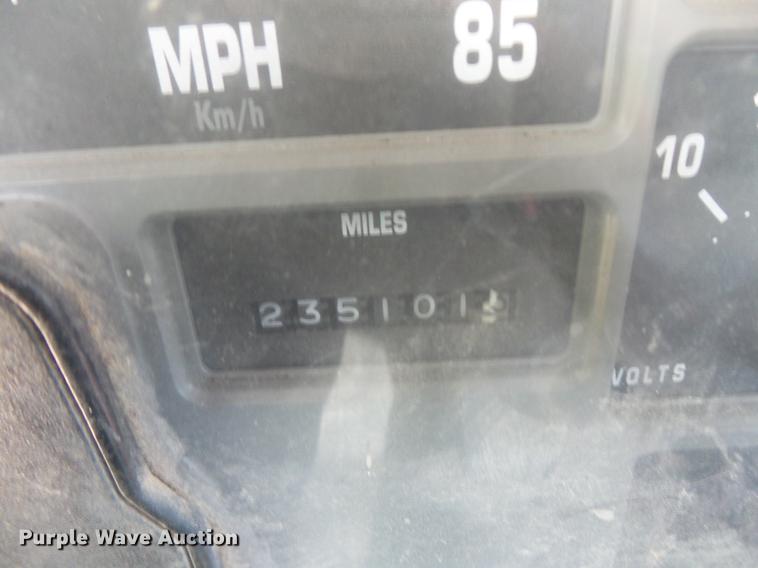 image for item DV9447 2000 International 4700 rollback truck