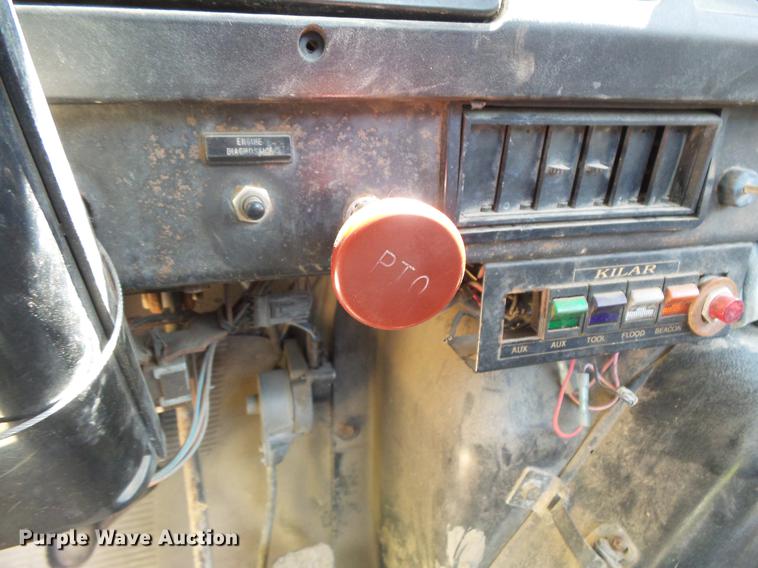 image for item DV9447 2000 International 4700 rollback truck