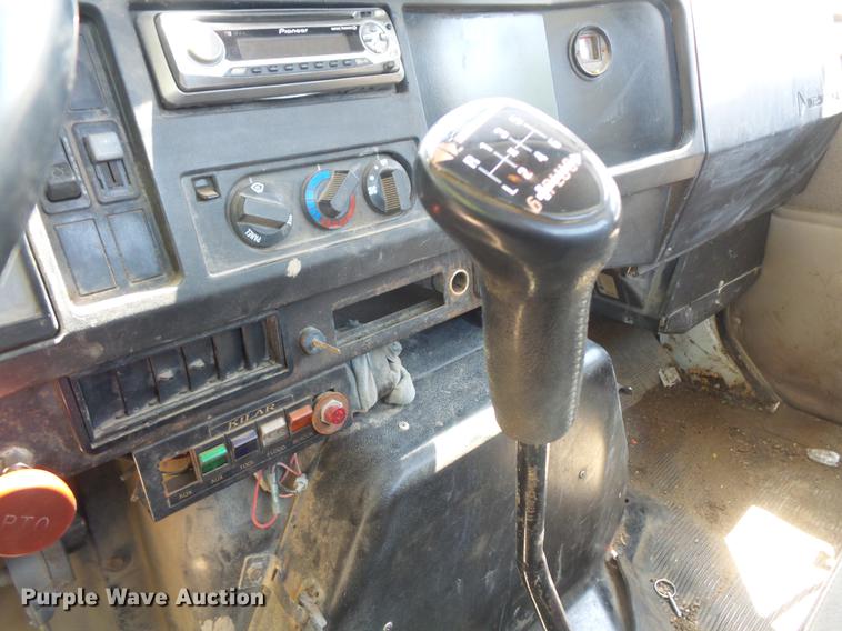 image for item DV9447 2000 International 4700 rollback truck