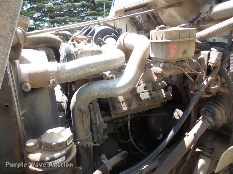 image for item DV9447 2000 International 4700 rollback truck