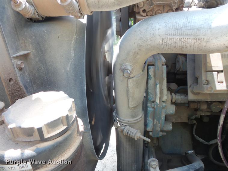 image for item DV9447 2000 International 4700 rollback truck